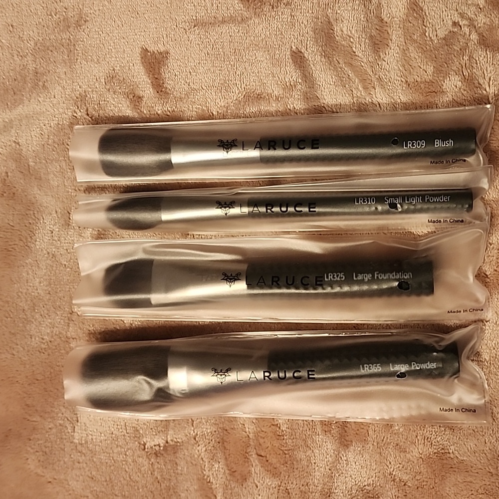 Laruce brush set of 4